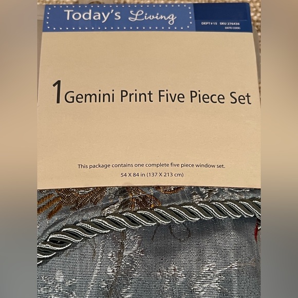 🆕 5 piece curtain set 54x84in - Picture 6 of 7